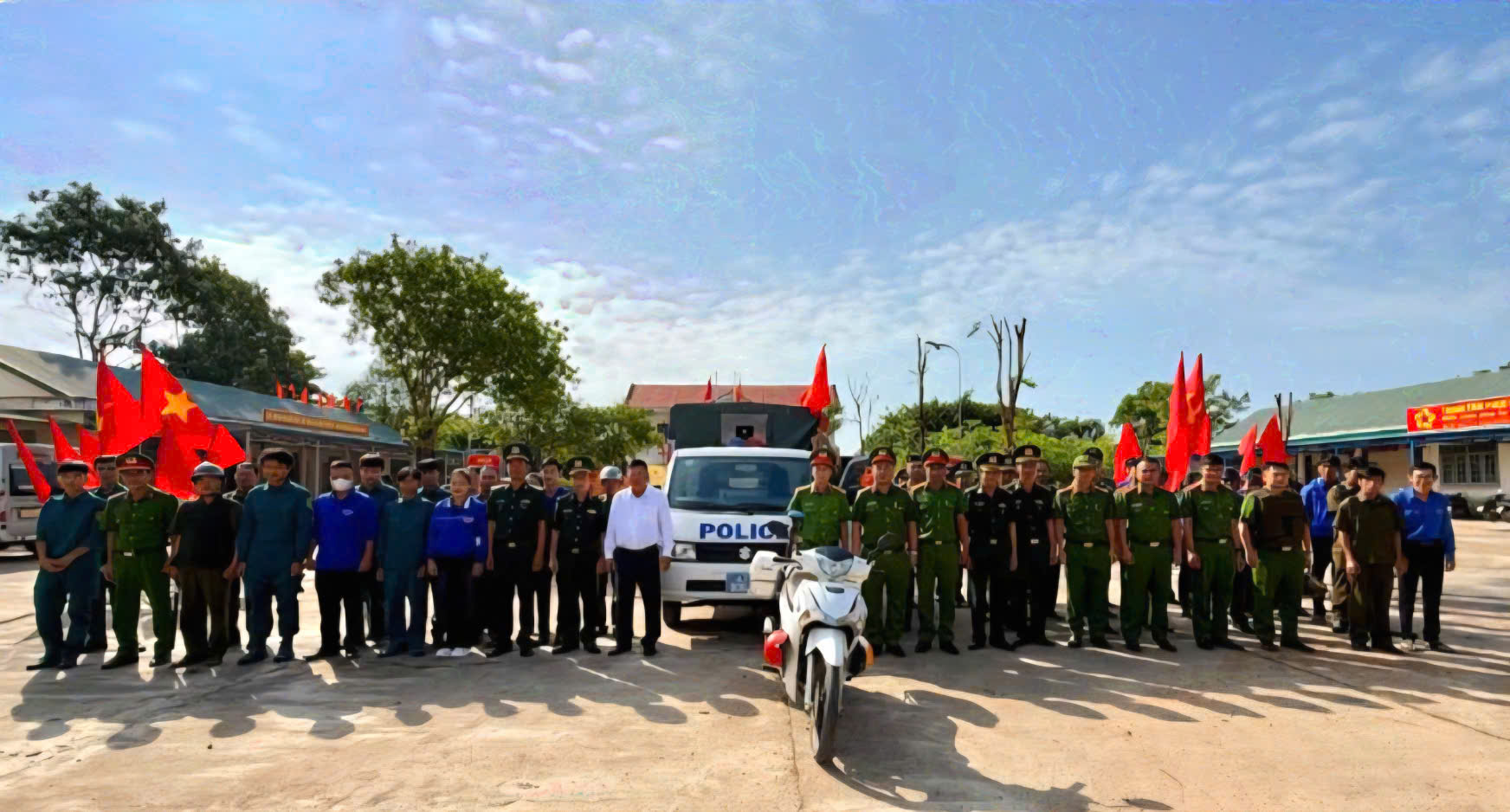 Công an xã Ia Rvê ra quân thực hiện đợt cao điểm tấn công trấn áp tội phạm bảo đảm an ninh trật tự phục vụ các sự kiện chính trị trọng đại