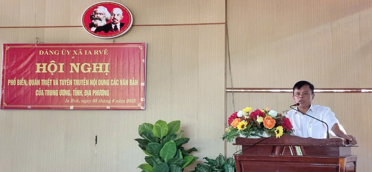 Đảng uỷ xã Ia Rvê tổ chức hội nghị phổ biến,quán triệt, tuyên truyền các văn bản của trung ương và của tỉnh uỷ